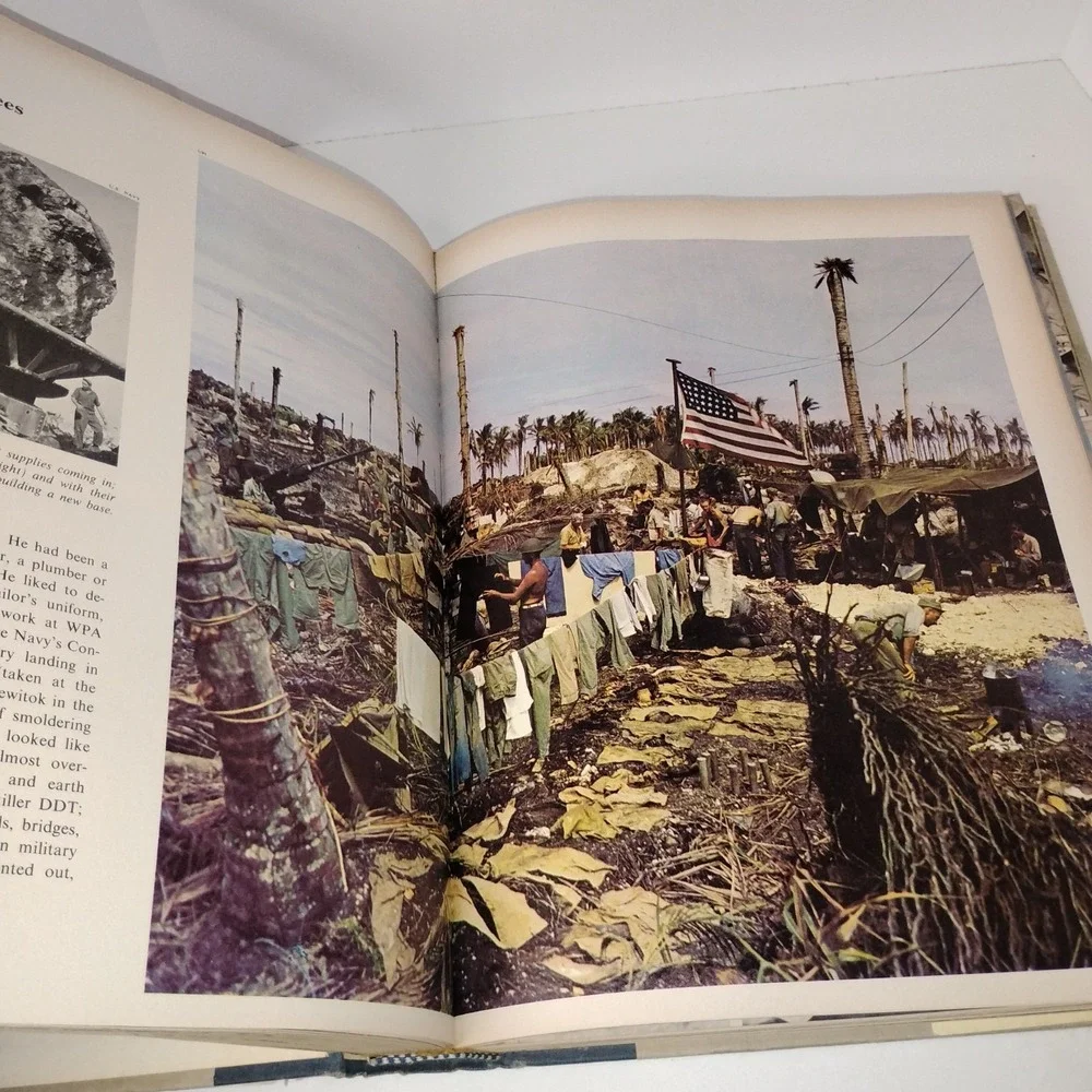 American Heritage Picture History of WWII‎ by Sulzberger ( 1966 )